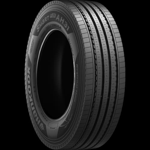 Hankook SmartFlex AH31 fordekk for lastebil, viser det brede mønsteret og 3D-seiping som sikrer optimalt grep og jevn slitasje.
