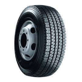 Toyo M919 MB trekkdekk for vinterforhold, viser det tette lamellmønsteret og den dype slitebanen designet for optimal trekkraft på islagte veier.