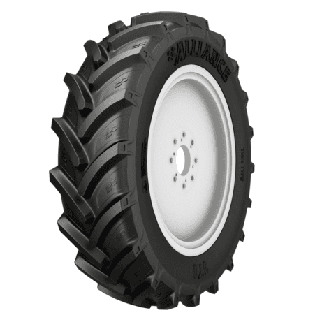 Alliance 370 bredt og volumrøst premium radial-traktordekk med optimaliserte mønsterknaster for lavt marktrykk.