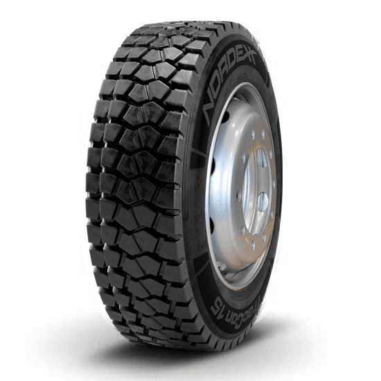 Nordexx Tracon 15 forsterket varebildekk med lameller og dype spor for stabilt helårsgrep.