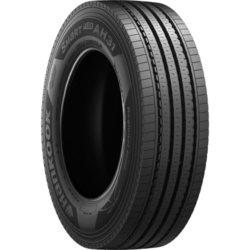 Hankook SmartFlex AH31 fordekk for lastebil, viser det brede mønsteret og 3D-seiping som sikrer optimalt grep og jevn slitasje.